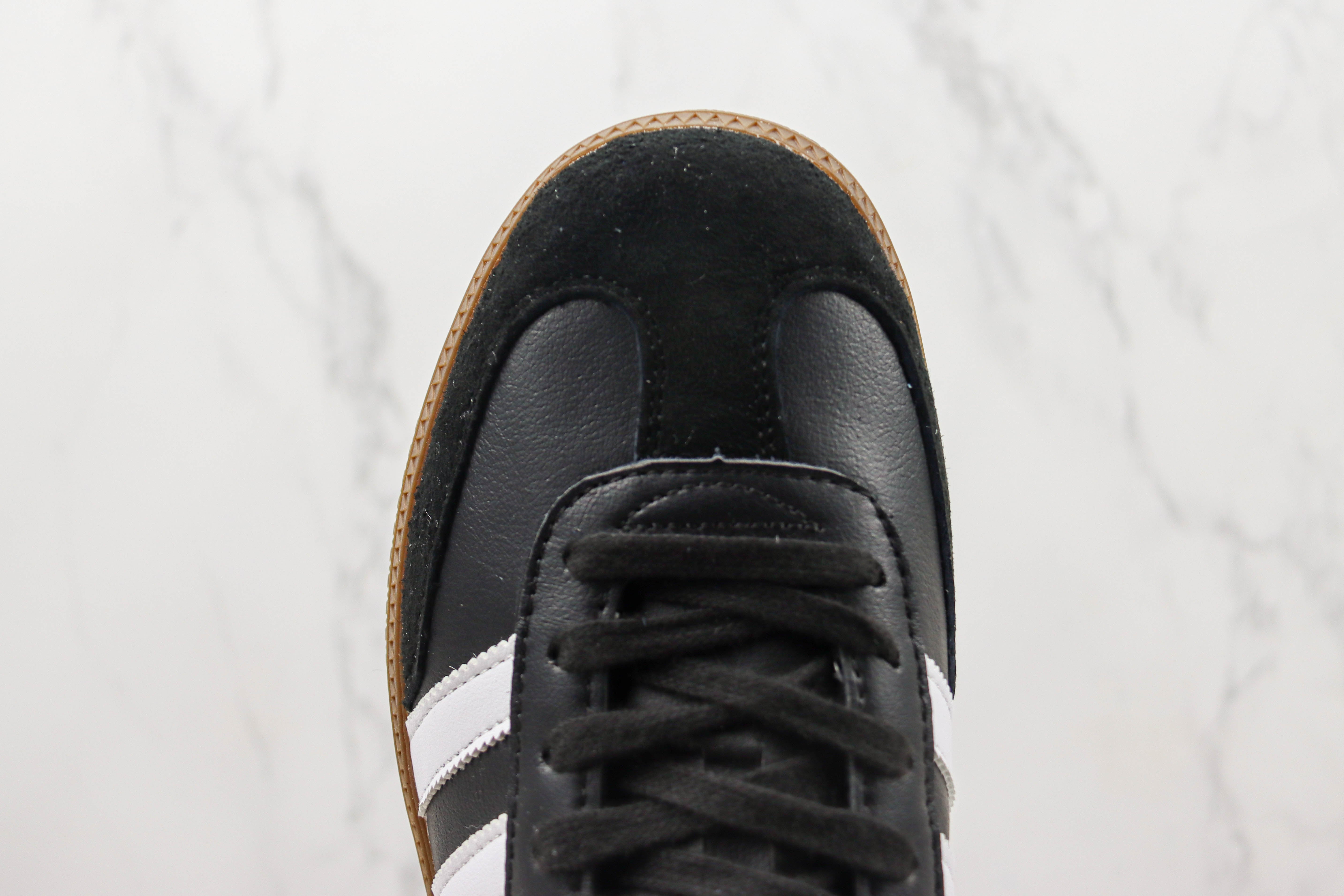 Samba White Black