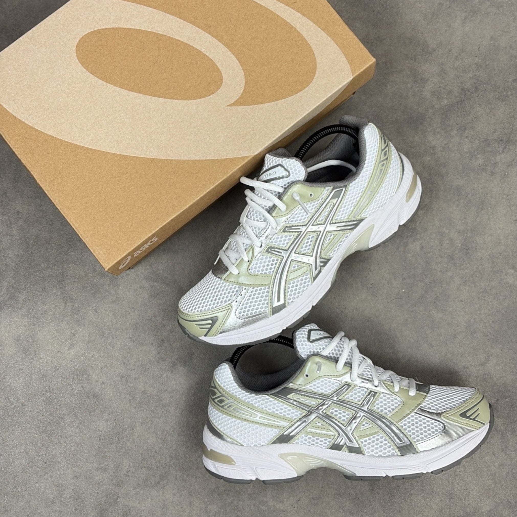 Gel 1130 White Dried Leaf Green (W)