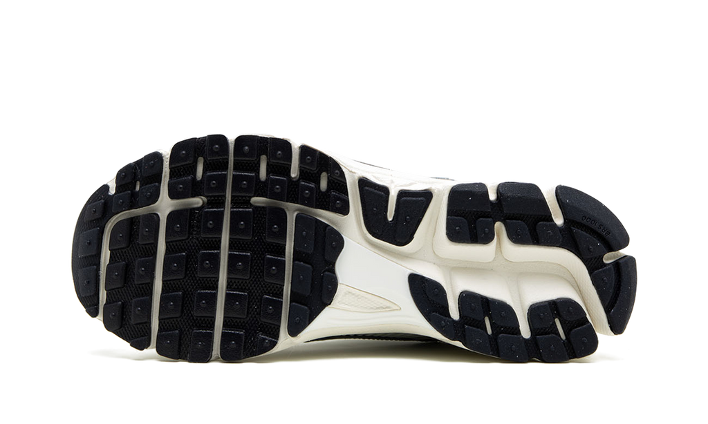 Silver Zoom Vomero 5 Photon Dust Metallic