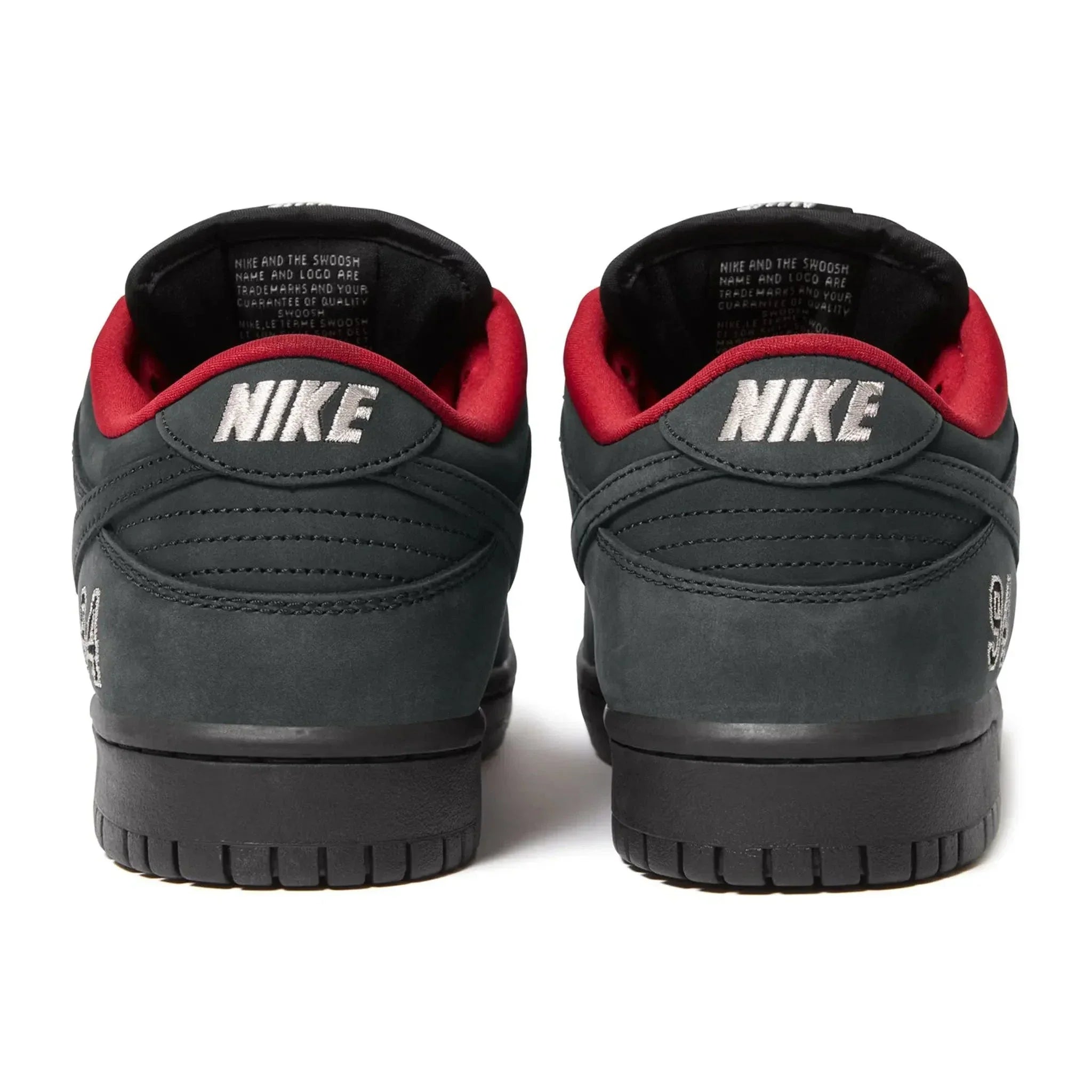 Dunk Low Black Supreme x SB
