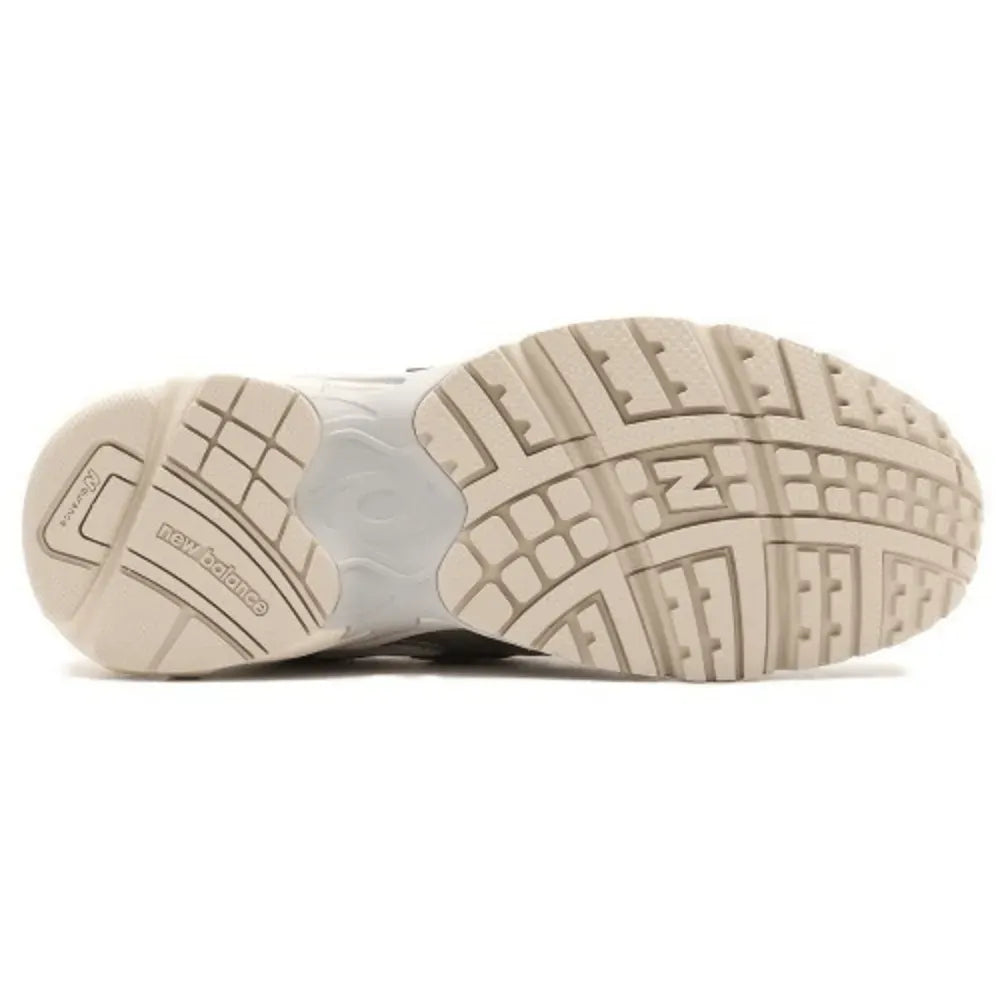 White 725 Metallic Silver