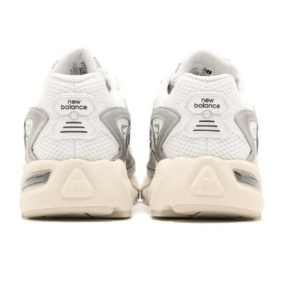 White 725 Metallic Silver