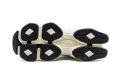 9060 White Black