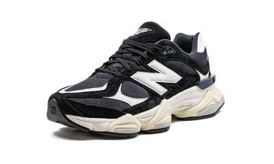 9060 White Black