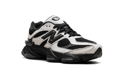 9060 White Off Black