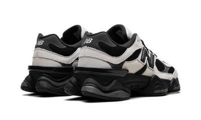 9060 White Off Black