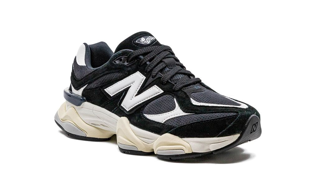 9060 White Black