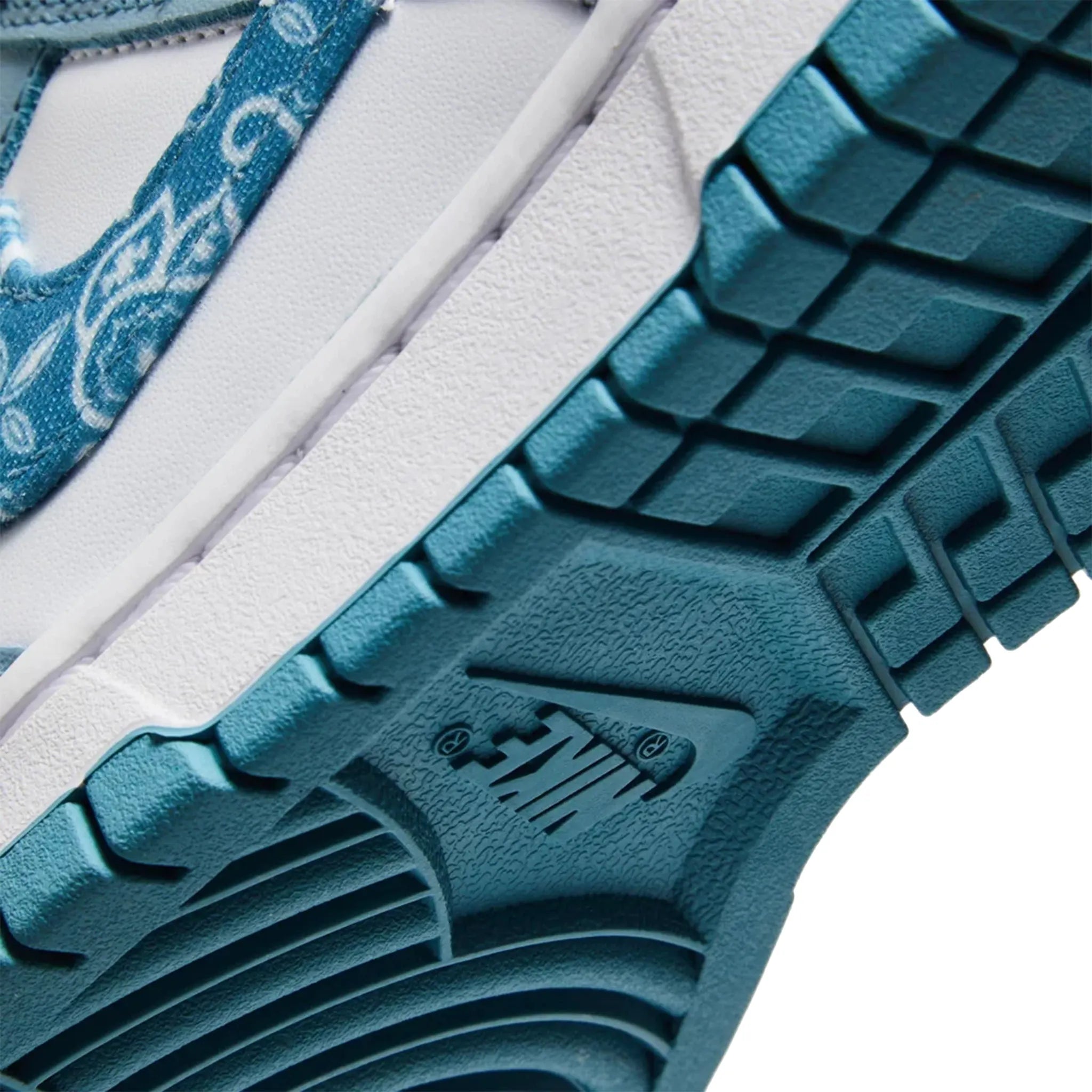 Dunk Low Blue Essential Paisley Pack (W)