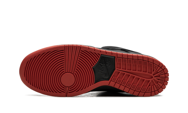 Dunk Low Black SB Pigeon